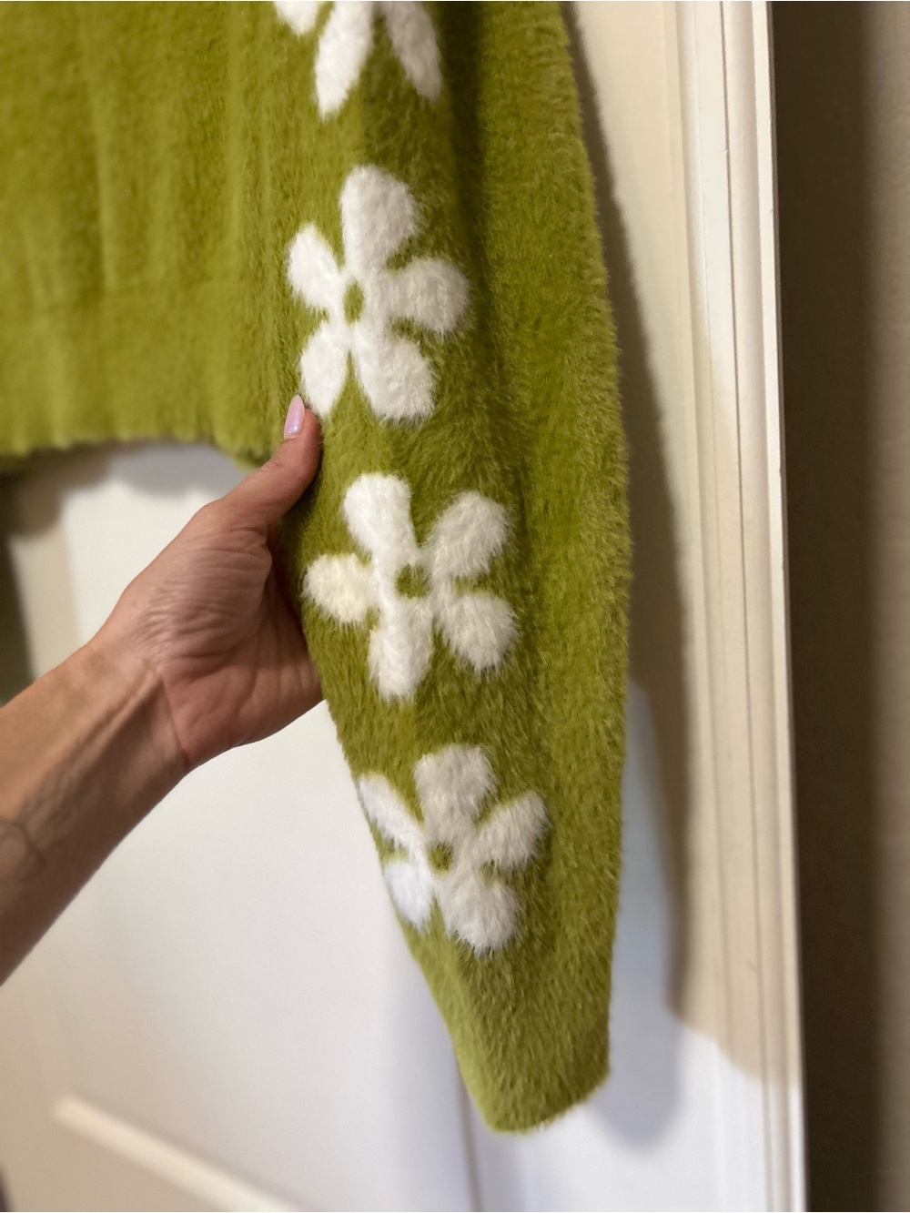 Never worn! 🌼🍋🟩Levi's Lime Green ‘Hippie Days’ Fuzzy V-Neck Cardigan🍋🟩🌼 - Picture 9 of 14